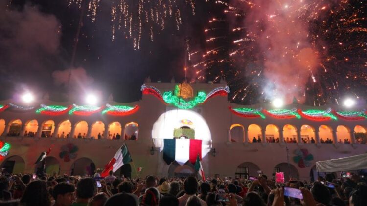 Viven neolaredenses fiesta mexicana