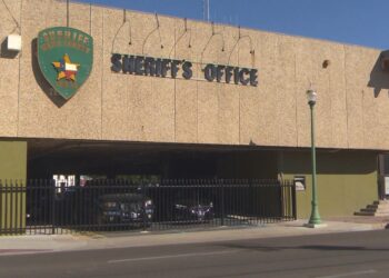 Investigan a un oficial del Sheriff por abuso sexual