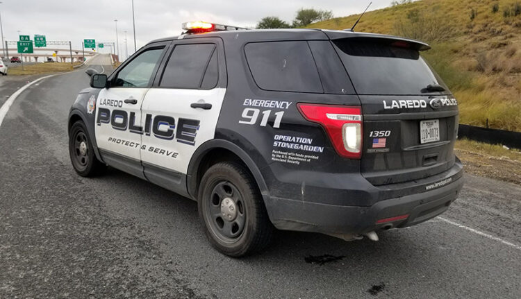 Le salvan la vida, reacciona se roba una patrulla, choca