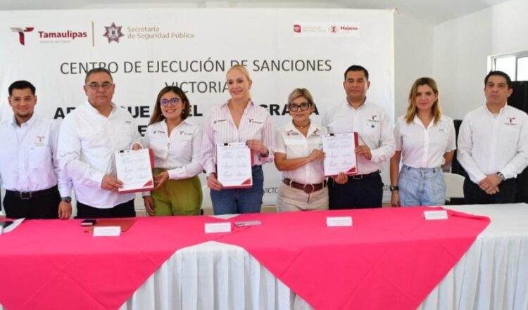 PARA MUJERES PRIVADAS DE LA LIBERTAD Firman convenio para capacitación laboral, atención psicológica y jurídica
