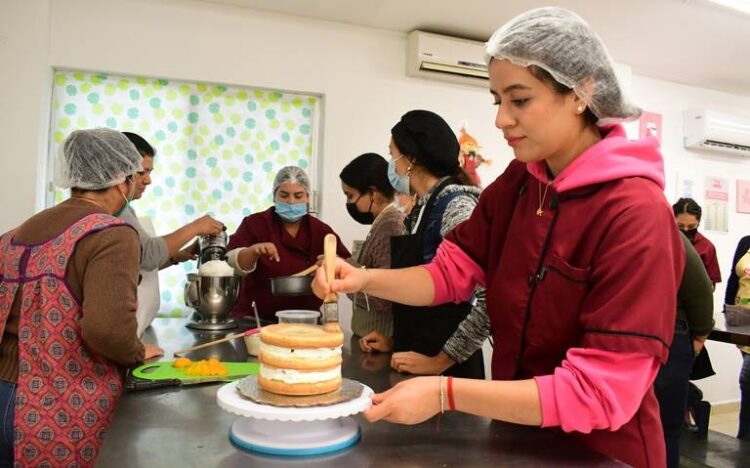 Impulsan emprendimiento con los Talleres de Oficio