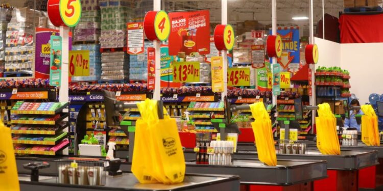 ALCALDESA CARMEN LILIA CANTUROSAS Anuncia apertura sucursales de Soriana y Bodega Aurrera