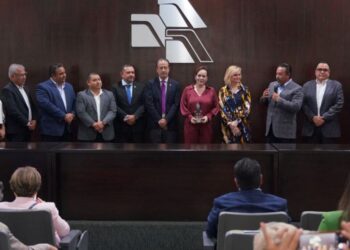 ALCALDESA CARMEN LILIA CANTUROSAS Presenta Prontuario Socioeconómico Binacional 2024 ante fuerzas vivas