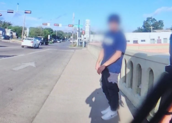 SE IBA A LANZAR DE PUENTE Frustra policía suicidio de joven