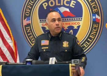 JOVEN DE 15 AÑOS ARRESTADO Atacó a adulto mayor y lo exhibe en redes