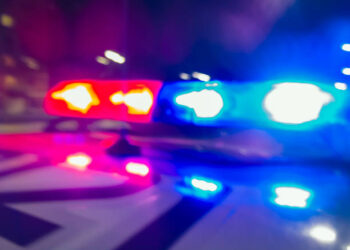 HAY TRES LESIONADOS Joven choca con varios vehículos