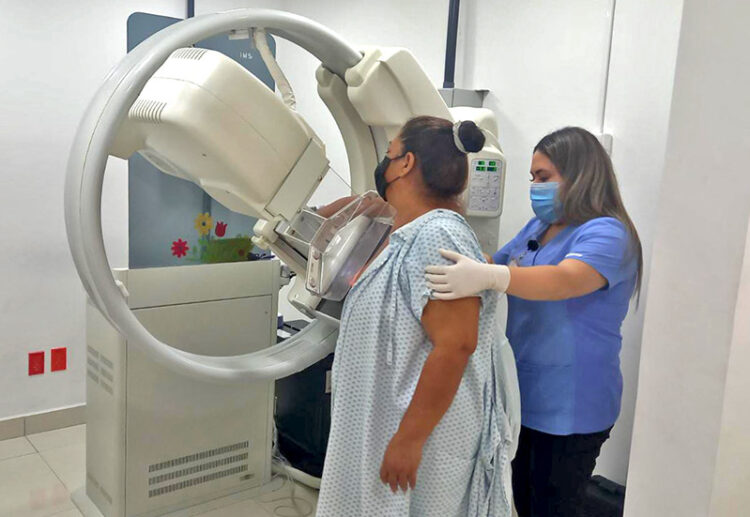 Refuerzan acciones contra cáncer de mama en el Hospital General