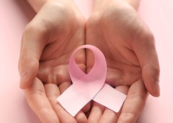 Lleva Salud pláticas de concientización y prevención sobre cáncer de mama