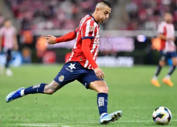 Chivas convoca a Roberto Alvarado pese a incidente previo al Clásico Tapatío