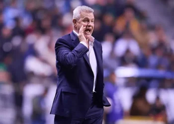 ‘El Vasco’ Aguirre fue a clínica por chequeo; ‘está bien’