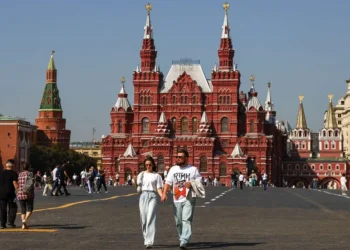 Rusia va por la ‘familia tradicional’; prohibirá la promoción de una vida sin hijos