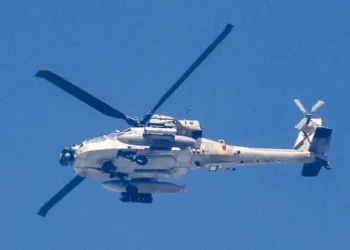 Choca helicóptero con torre de radio en Houston; 4 muertos