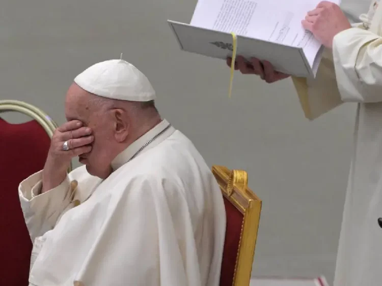 Iglesia católica no se decide a permitir la ordenación de las mujeres