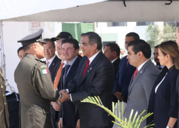 De la IV Región, 8/a y 48/a Zonas Militares Américo Villarreal asiste a relevos de mandos