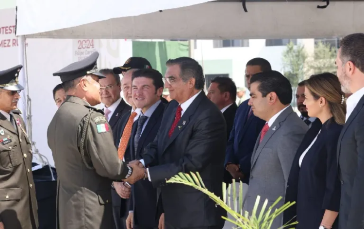 De la IV Región, 8/a y 48/a Zonas Militares Américo Villarreal asiste a relevos de mandos