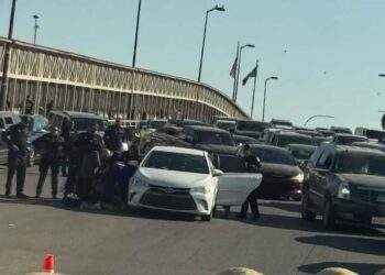 Le da infarto y muere en la línea fronteriza