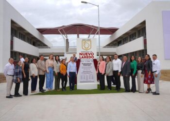 CARMEN LILIA CANTUROSAS Entrega la primera prepa autosostenible en Tamaulipas