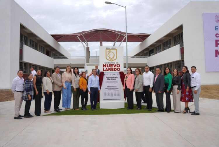CARMEN LILIA CANTUROSAS Entrega la primera prepa autosostenible en Tamaulipas