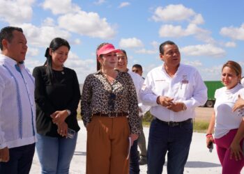 ALCALDESA CARMEN LILIA CANTUROSAS Supervisa junto a cabildo avance de obra en Carretera Federal MEX II