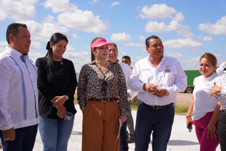 ALCALDESA CARMEN LILIA CANTUROSAS Supervisa junto a cabildo avance de obra en Carretera Federal MEX II