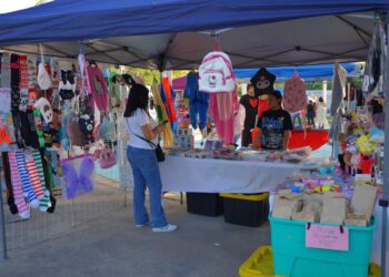 Impulsan a jóvenes emprendedores con bazar edición “Halloween”