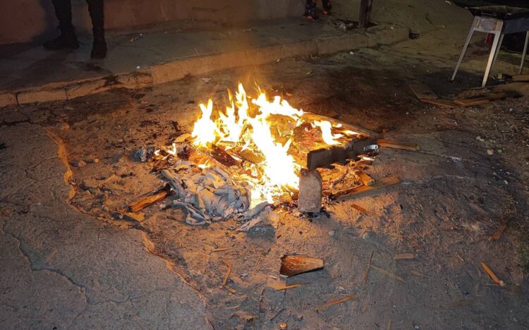 EN LA COLONIA LA PAZ Vecinos espantan a los mosquitos con fogatas
