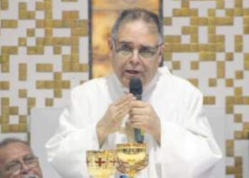 Reconocen trayectoria del Padre Rogelio
