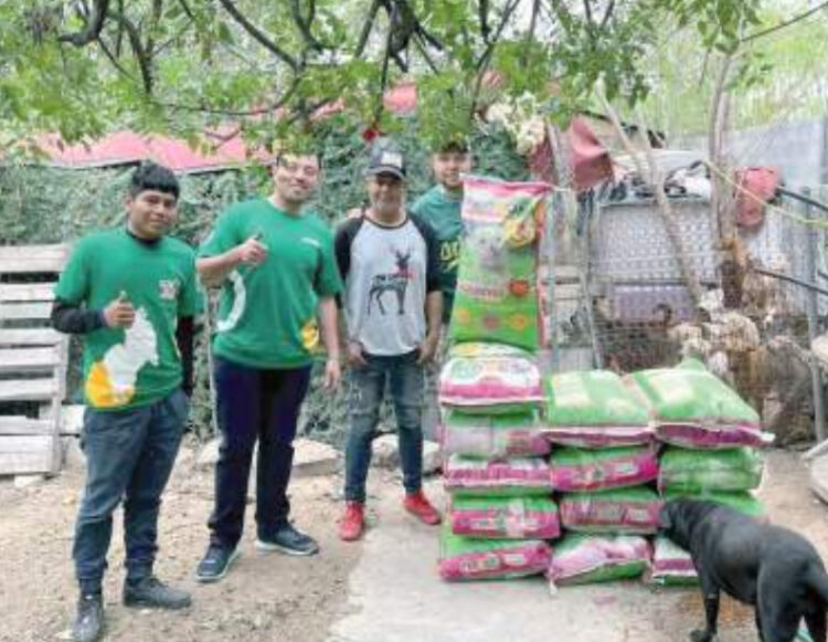 Donan costales de alimento para mascotas