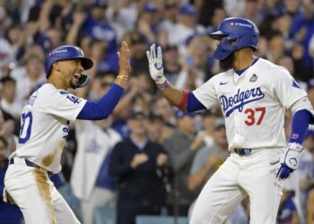 Dodgers toma ventaja en la Serie Mundial tras vencer a Yankees