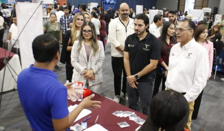 SECRETARÍA DEL TRABAJO Más de mil personas asisten a la Feria del Empleo Reynosa 2024
