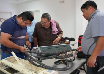 Ciudadanos aprenden nuevas habilidades en Talleres de Oficio