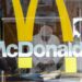 EN EUA UN MUERTO Y 11 HOSPITALIZADOS McDonald’s vende alimento contaminado de E.Coli: CDC