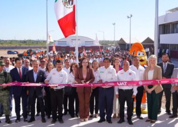 CARMEN LILIA CANTUROSAS Y DÁMASO ANAYA Inauguran primera preparatoria UAT en Nuevo Laredo