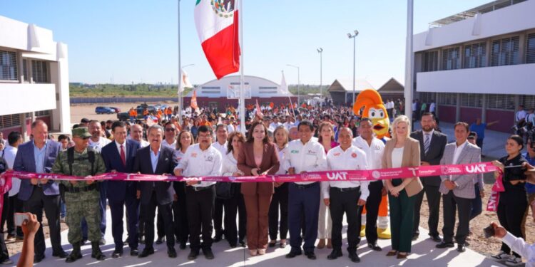 CARMEN LILIA CANTUROSAS Y DÁMASO ANAYA Inauguran primera preparatoria UAT en Nuevo Laredo
