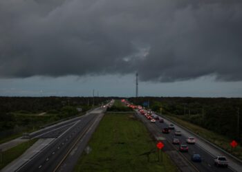 CÓNSUL EN ORLANDO ANTE IMPACTO DE MILTON Pide a mexicanos ir a albergues a la brevedad