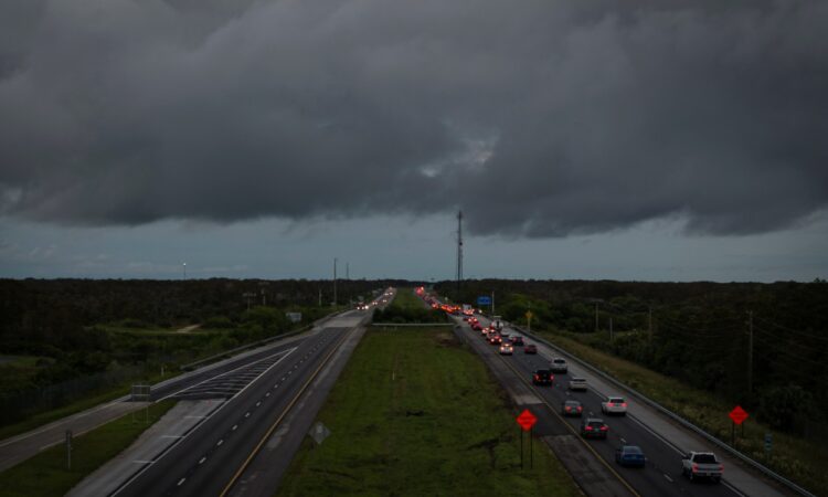CÓNSUL EN ORLANDO ANTE IMPACTO DE MILTON Pide a mexicanos ir a albergues a la brevedad