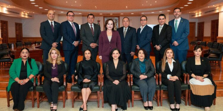 TIENE NUEVO LAREDO GOBIERNO DE PARIDAD Presenta alcaldesa gabinete igualitario