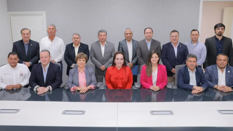 CARMEN LILIA CANTUROSAS Encabeza reunión; busca una solución a tráfico en autopista