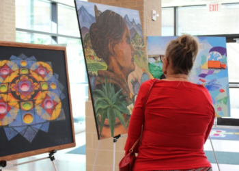 Premian a mujeres por muestra de Artes plásticas y Esculturas