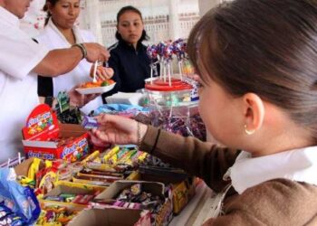 SEP CONTRA LA OBESIDAD Sacarán las comidas chatarra de escuelas