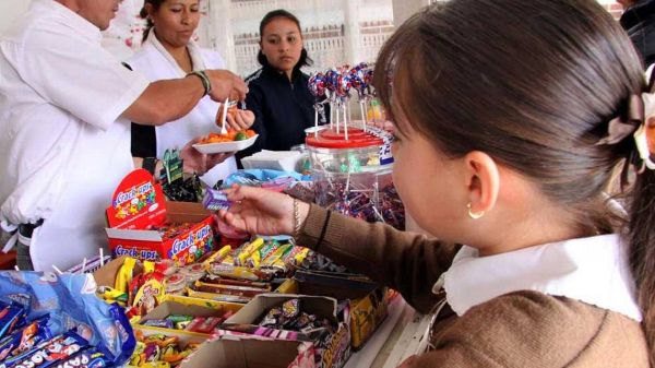 SEP CONTRA LA OBESIDAD Sacarán las comidas chatarra de escuelas