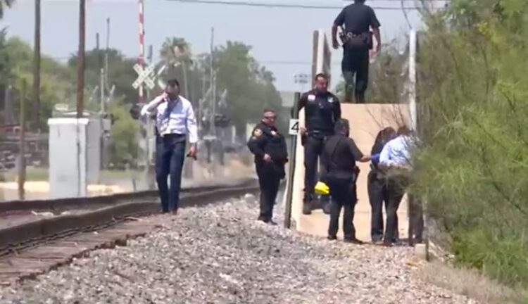 OTRA VÍCTIMA MÁS Tren cercena piernas a migrante en Laredo