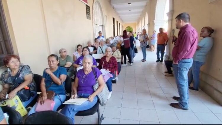 GRAN AFLUENCIA Inicia registro de mujeres para Pensión Bienestar