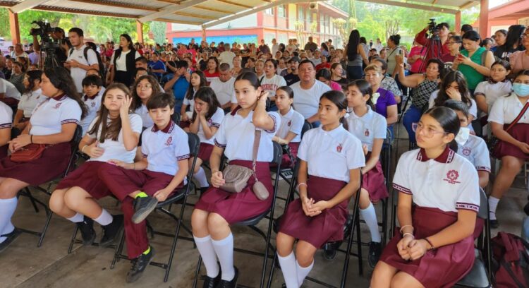 Beneficiarán a tres secundarias con beca ‘Rita Cetina Gutiérrez’