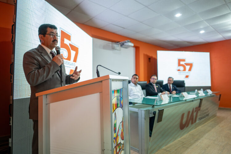 Consolida UAT formación de ingenieros y científicos