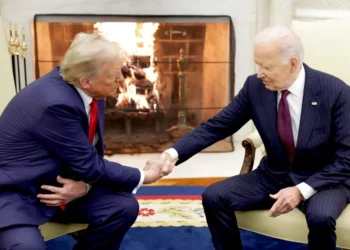 Trump regresa a la Casa Blanca y se reúne con Biden para iniciar transición