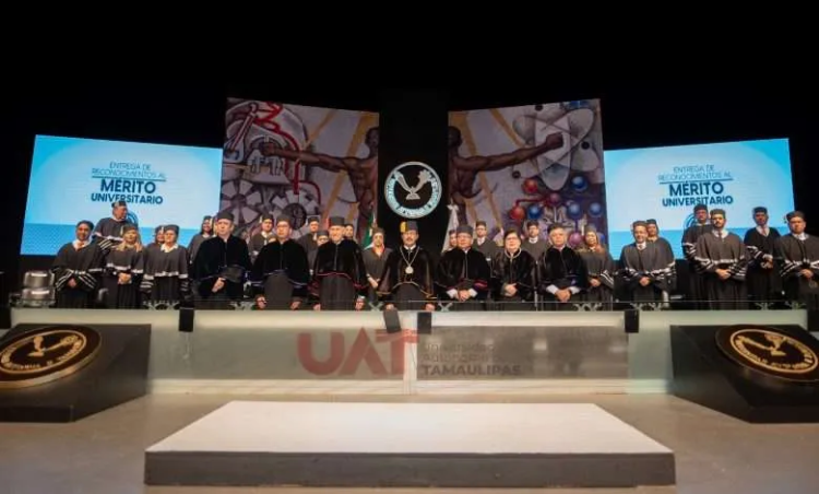 Entrega Rector reconocimientos al mérito universitario 2024
