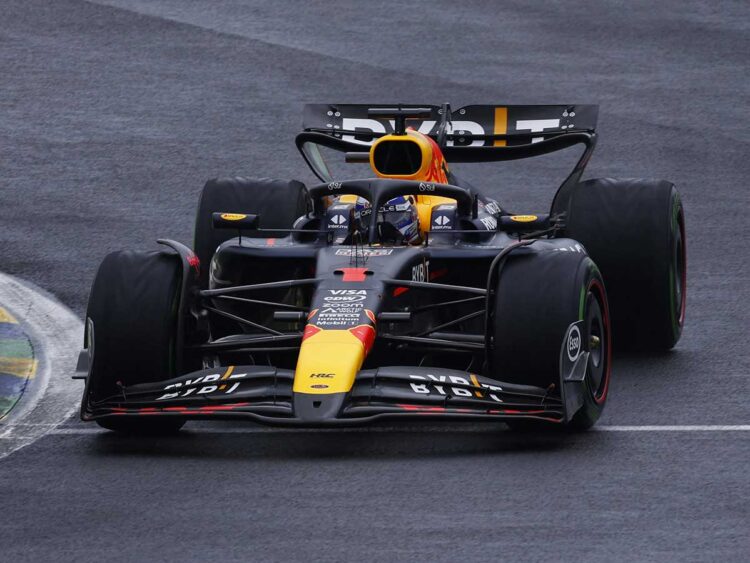 Verstappen se impone en Brasil tras épica remontada; ‘Checo’ se queda sin puntos