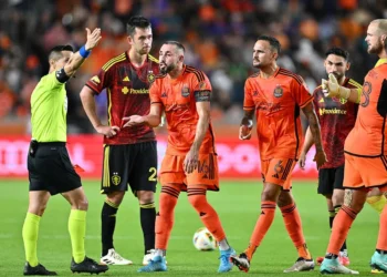 Houston Dynamo «corre» a Héctor Herrera tras polémica expulsión por escupir