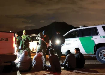 Trump conforma gabinete de línea dura con aliados leales